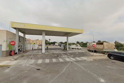 Gasolinera Agla, en una estación de servicio de La Mojonera.