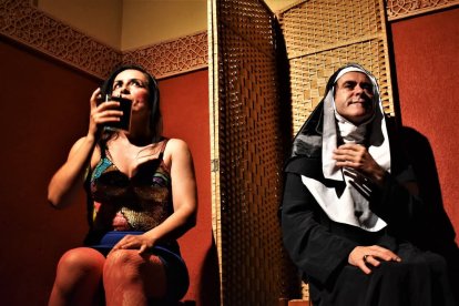 Dita Ruiz y Fernando Labordeta en la obra ‘Malas y maldecías: Tocata y fuga’.