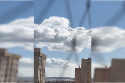 Los dos helicópteros de la Armada de Estados Unidos, sobrevolando Aguadulce.