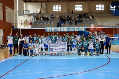 Durísimo partido en el Palacio de los Deportes L’Illa de Benidorm. Mucho en juego para los dos bandos y pésimo comienzo ahorrador.