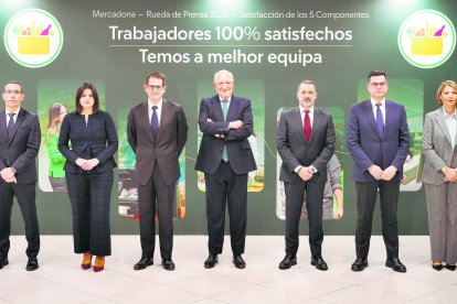 El presidente Juan Roig y su equipo directivo.