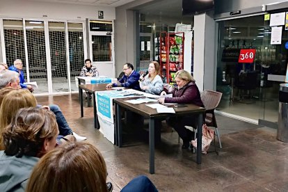 La Asociación de Vecinos Urbaroquemar exige respuestas urgentes a los problemas del barrio tras reunirse con todos los grupos políticos.