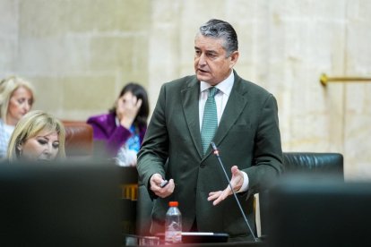 El consejero de Sanidad, Presidencia y Emergencias de la Junta de Andalucía, Antonio Sanz, en el Pleno del Parlamento del 12 de marzo de 2026.

REMITIDA / HANDOUT por JOAQUIN CORCHERO / PARLAMENTO DE ANDALUCIA
Fotografía remitida a medios de comunicación exclusivamente para ilustrar la noticia a la que hace referencia la imagen, y citando la procedencia de la imagen en la firma
12/3/2026