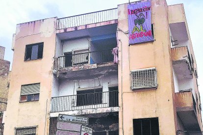 Han sido cuatro años soportando este esperpento en la calle más transitadas por el turismo.