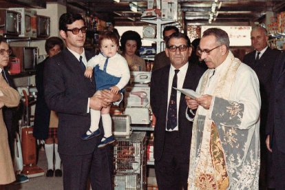 Bendición e inauguración de la tienda de electrodomésticos Ordonte, en la Rambla Obispo Orberá. 1969.