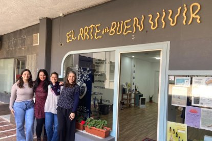 Isabel Marín, presidenta y fundadora de la cooperativa de El Arte del Buen Vivir; Nagore Fuentes, cofundadora y secretaria de la sociedad cooperativa; Martina Caballero, directora creativa y vicepresidenta; y Marta Calús, directora de formación España.