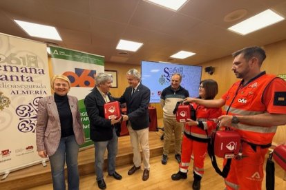 Foto de la entrega de los equipos