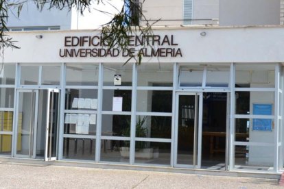 Edificio central en el que se ubica la cafetería