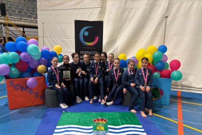 Grupo de gimnastas participantes