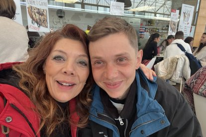 Imagen compartida por la periodista Charo Rodríguez junto a su hijo Manuel.