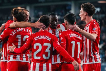 El Almería es ahora mismo tercero con 55 puntos, empatado con el Deportivo y a cuatro del líder Racing de Santander.