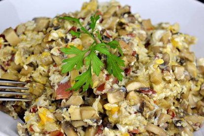 Revuelto de champiñones, huevo y jamón.