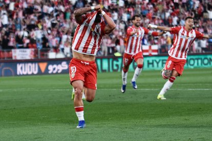 Nico Melamed celebra a lo grande el gol de la victoria ante el Leganés.