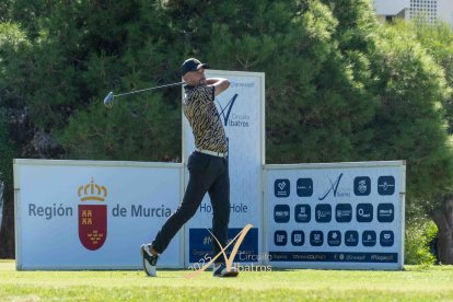 Aleix Vidal se ha pasado al golf demostrando que reina en el deporte.