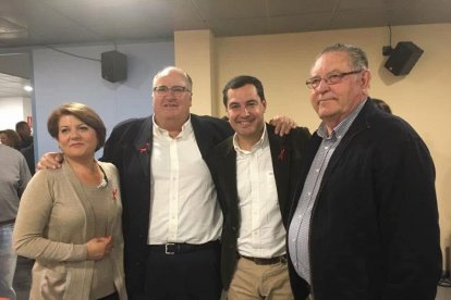 Francisco Ruiz López, a la derecha, junto a Juanma Moreno, Eugenio Gonzálvez y Lourdes Ramos.