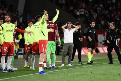 El banquillo del Almería no daba crédito al gol anulado a Bonini.