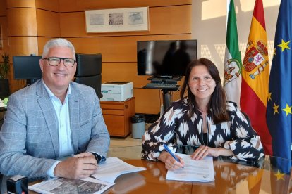 Junta de Andalucía y Ayuntamiento de Huércal de Almería firman el acta de cesión de un tramo de la carretera A-1000.