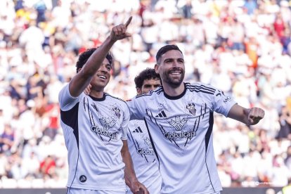 Antonio Puertas celebrando con Jogo el primero de los cuatro al Granada.
