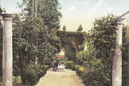 Los Jardines de Medina en 1903, cuando ya había fallecido su  promotor, en una imagen idílica de Purguer&Munchen.