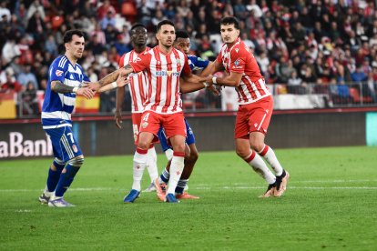 Álex Sola no pasaba inadvertido en el Almería 3 Granada 2.