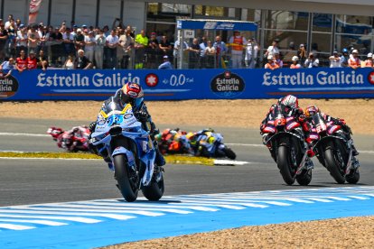 Alex Márquez desde la tercera vuelta comando la carrera