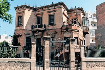 El chalé del gitano a finales de los años 70, cuando su suerte estaba echada. El lugar se fue quedando abandonado y su vegetación se fue muriendo lentamente.