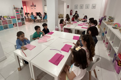 Centros como Decroly Kids abren para ayudar a la conciliación.