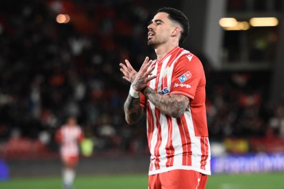 Miguel celebra su gol al Andorra.