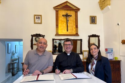Firma del convenio para la restauración de la iglesia parroquial de Huércal-Overa.