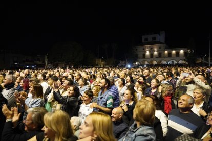 Miles de personas en uno de los conciertos de las fiestas de Huércal