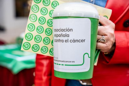 Imágenes de la cuestación de la Asociación Española contra el Cáncer.