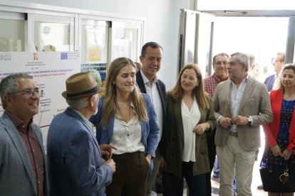 La ministra para la Transición Ecológica se reúne con la directiva de la Comunidad de Usuarios del Campo de Níjar.
