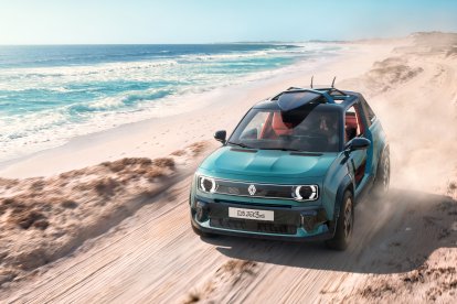 El Renault 4 JP4x4 Concept es un coche de playa chic y moderno, tanto por sus características físicas como por el equipamiento diseñado para el deporte y el ocio.