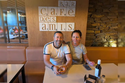 Aurelio y Flori, los nombres propios detrás de: 'Bar café  des amis'.
