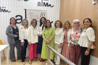 Inmaculada Berlanga (centro), tras el Foro. La voz