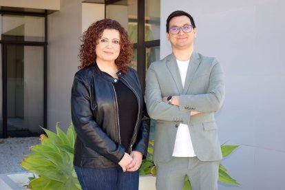 Mónica Fernández y Adrian Florin, directores del curso de verano ‘Revolución agrícola y movilización social en el origen del mar de plástico’.