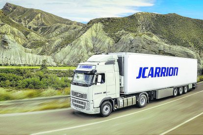 Un camión de la empresa J. Carrión.