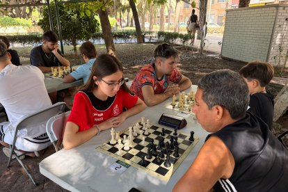 El Ayuntamiento de Almería licita nuevas mesas de ajedrez y ping pong por más de 35.000 euros