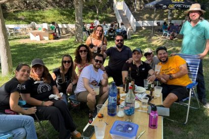 Ambiente espectacular en Montagón (Abla) para disfrutar como se merece de la 'Merendica', una fiesta centenaria.