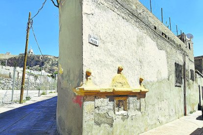 La fuente de la Polka se ha hecho más visible tras el derribo de las casas de la calle Hércules