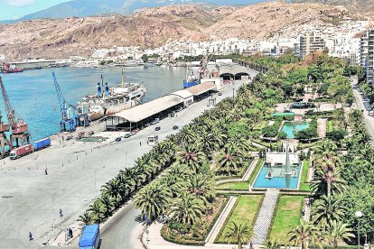 Vista de la zona del Parque y el puerto en 1976. Fueron años caóticos, marcados por el deterioro de sus instalaciones
