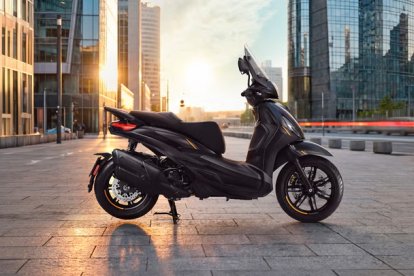 La firma italiana celebra el primer cuarto de siglo de vida de un scooter que revolucionó el mercado.