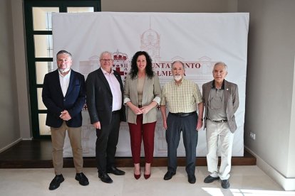 La alcaldesa de Almería ha apoyado estas jornadas con su asistencia