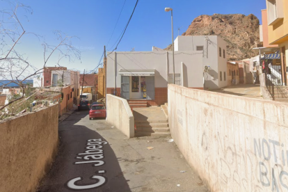 Calle Jábega, donde ocurrió el suceso la madrugada del sábado.