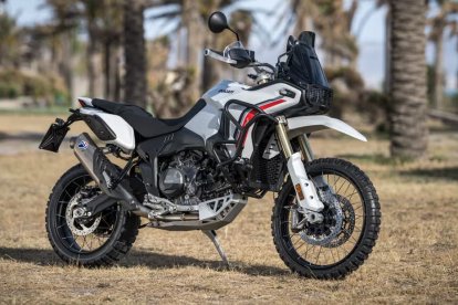 La Ducati DesertX 2026 recurre al nuevo motor V2 que tan buen resultado está dando.