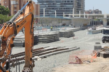Las primeras vías se dejan ver en la Intermodal de Almería para la vuelta de los trenes convencionales este mismo año 2026.