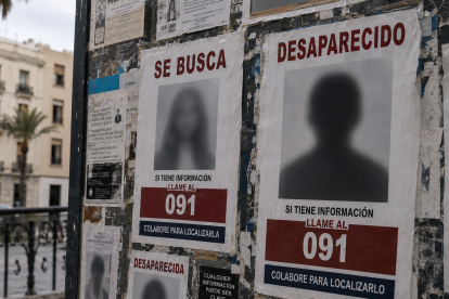 Imagen de archivo de carteles de búsqueda de personas desaparecidas.