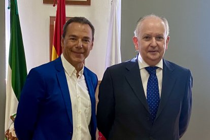 Luis Miguel Columna, reelegido presidente de la Audiencia Provincial de Almería, en su despacho.