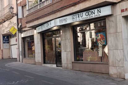 La nueva tienda de la calle Real es 'Iztru con Ñ Diseño'.