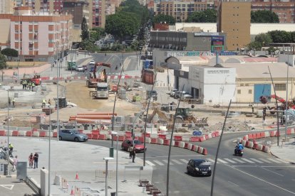 Imagen de la nueva rotonda de la Avenida del Mediterráneo con Sierra Alhamilla, que estará abierta al tráfico antes de julio.